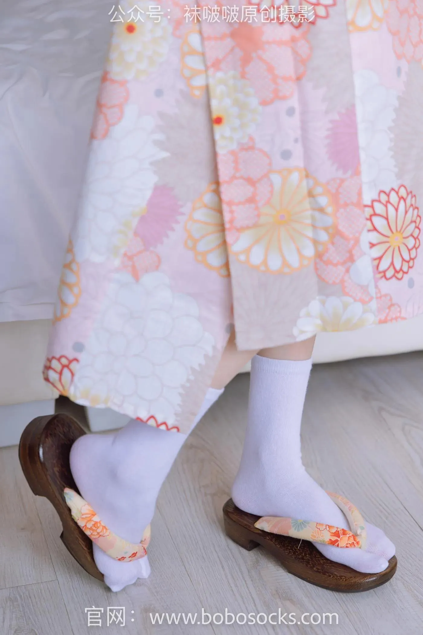 [BoBoSocks袜啵啵]NO.137 稚予-木屐、分指白棉袜、裸足、和风浴衣 [170P]插图3